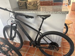 Bicicleta de Montaña hay tres, precio individual