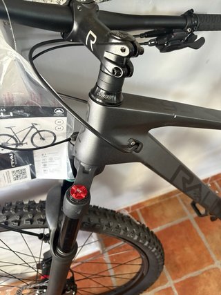 Bicicleta de Montaña hay tres, precio individual