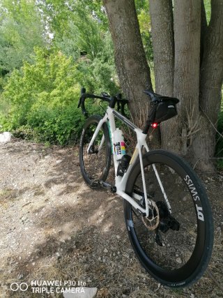 Bicicleta de carretera blanca