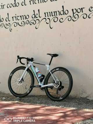Bicicleta de carretera blanca