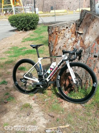 Bicicleta de carretera blanca