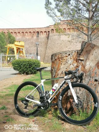 Bicicleta de carretera blanca