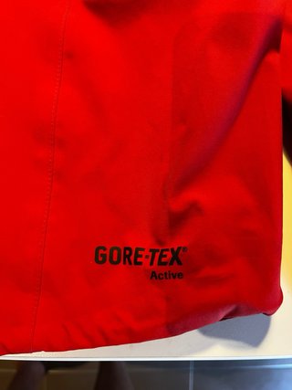 Chaqueta La Sportiva Gore-Tex Roja y Amarilla