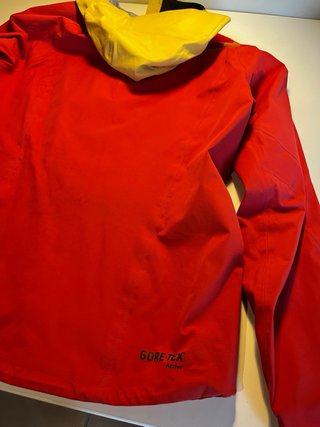 Chaqueta La Sportiva Gore-Tex Roja y Amarilla