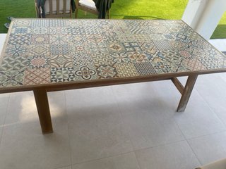 Mesa de jardín de madera