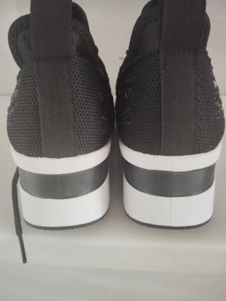 Botines negros mujer con cuña
