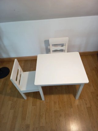 Mesa infantil madera blanca con 2 sillas