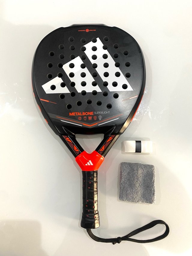 Foto del anuncio de segunda mano: ¡Adidas Metalbone Superlight 2026 fantástica!