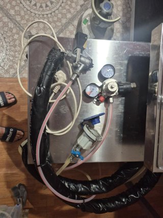 Maquina de Cerveza Mahou con dispensador