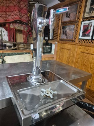 Maquina de Cerveza Mahou con dispensador