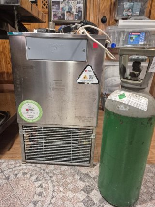 Maquina de Cerveza Mahou con dispensador