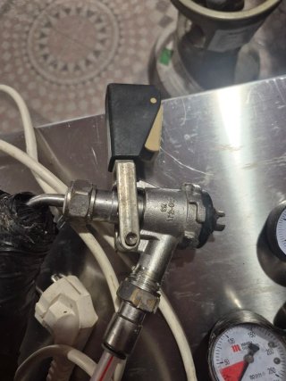 Maquina de Cerveza Mahou con dispensador