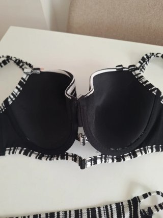 Bikini Hunkemöller T-95D Negro/Blanco Nuevo
