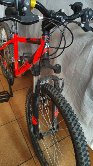 Bicicleta B'TWIN Roja