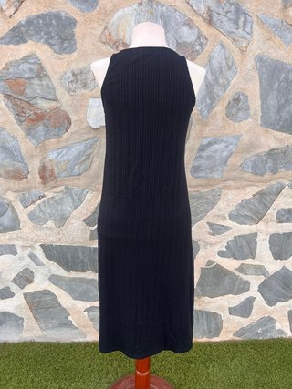 Vestido negro plisado con encaje