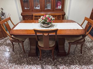 Mesa de comedor con 4 sillas