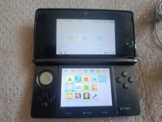 Nintendo 3DS Nera + Caricatore e Gioco