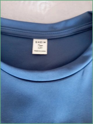 Camiseta con relieve
