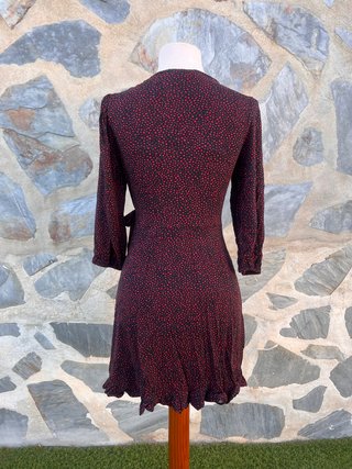 Vestido cruzado estampado rojo y negro