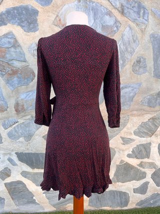 Vestido cruzado estampado rojo y negro