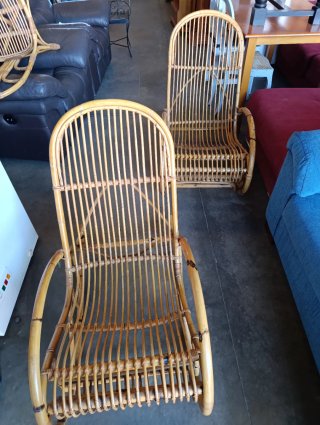 2 mecedora y 2 Sillas de Bambú