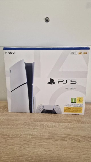 PS5 1TB + 3 Giochi + Base Ventilatore/Caricatore