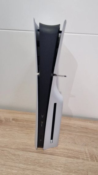 PS5 1TB + 3 Giochi + Base Ventilatore/Caricatore