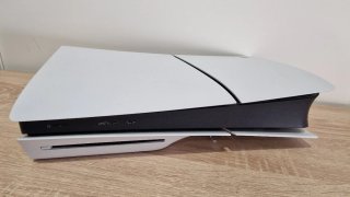 PS5 1TB + 3 Giochi + Base Ventilatore/Caricatore