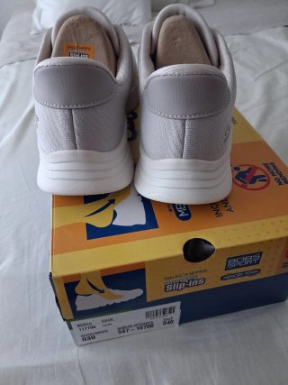 Zapatillas Skechers Bobs Blancas y grises