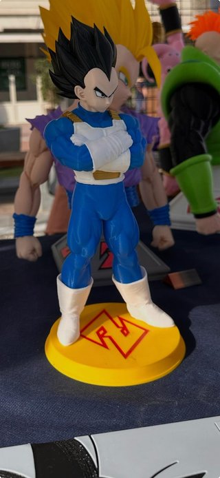 Figura Vegeta Impresa 3D
