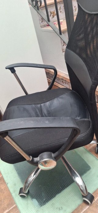 Silla de oficina negra