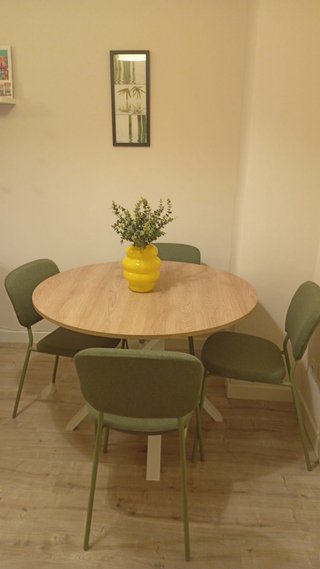 Mesa redonda y 4 sillas comedor