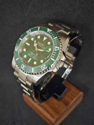 Reloj Seiko Submariner Verde Acero plateado Hulk