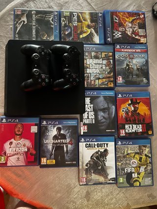 PS4 con Mando y Juegos