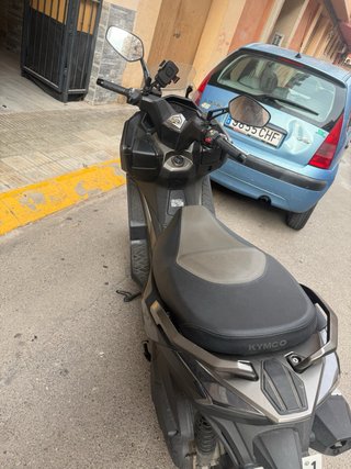 Kymco DTX 125 Maxi Scooter Negra/Gris
