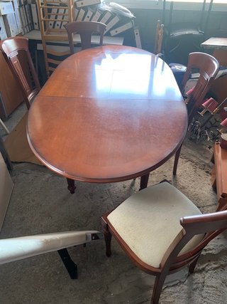 Mesa de comedor de madera