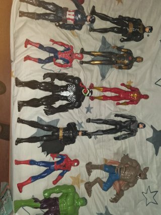 Muñecos de acción Marvel y DC