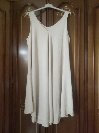 Vestido beige sin mangas