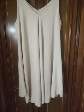 Vestido beige sin mangas