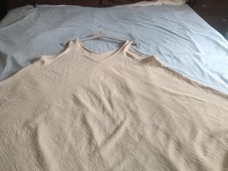Vestido beige sin mangas