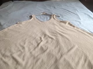 Vestido beige sin mangas