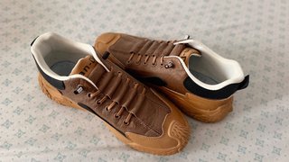 Zapatos casuales marrón y naranja