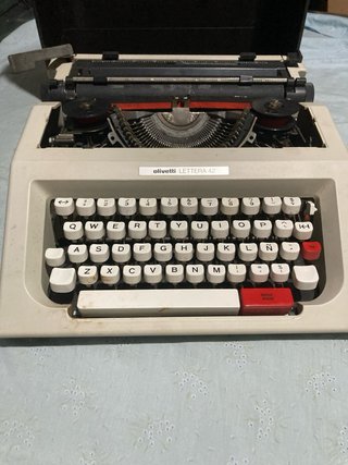 Máquina de escribir Olivetti Lettera 42