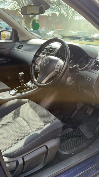 Nissan Pulsar VOLANTE A LA DERECHA