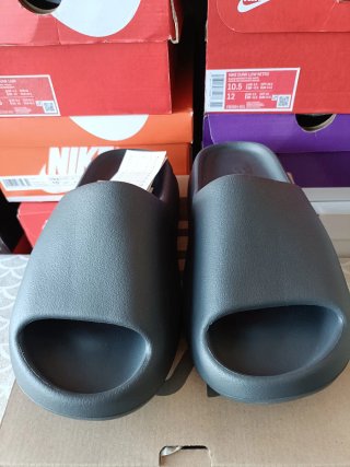 Yeezy Slide