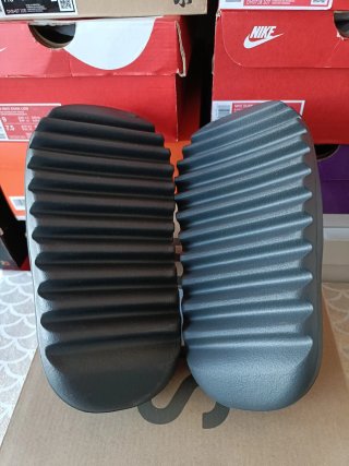 Yeezy Slide