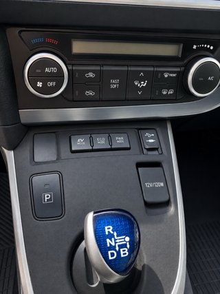 Toyota Auris 1.8 Hybrid Active Automático – 2012 -