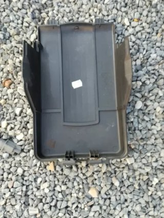 TAPA BATERIA MOTOR BORNES 12V SEAT AUDI SKODA TDI