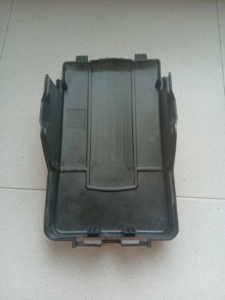 TAPA BATERIA MOTOR BORNES 12V SEAT AUDI SKODA TDI