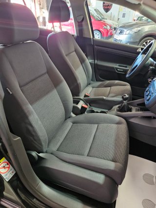 Volkswagen Golf 1.6 gasolina,solo 25.000k,1 dueño.